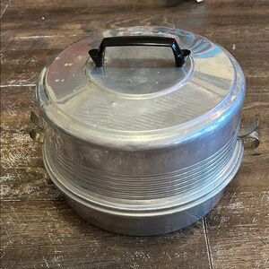 Vintage Regal Cake Pie Carry All Serve Aluminum Deep Locking Rim Lid USA Handle